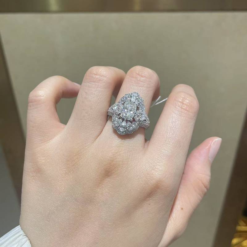 枕形Women's RingS925银镀白金Women's Ring定制选款主石Moissanite2.0ct/副石高碳钻